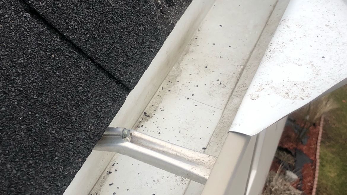 Why Should You Clean Gutters Before Winter?